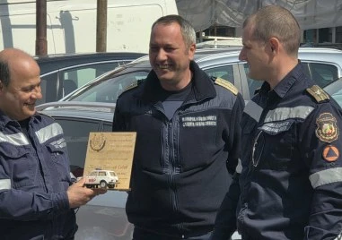 Пожарникарската служба изпрати в пенсия инспектор Марин Събев от Пловдив след 40 години отдаденост