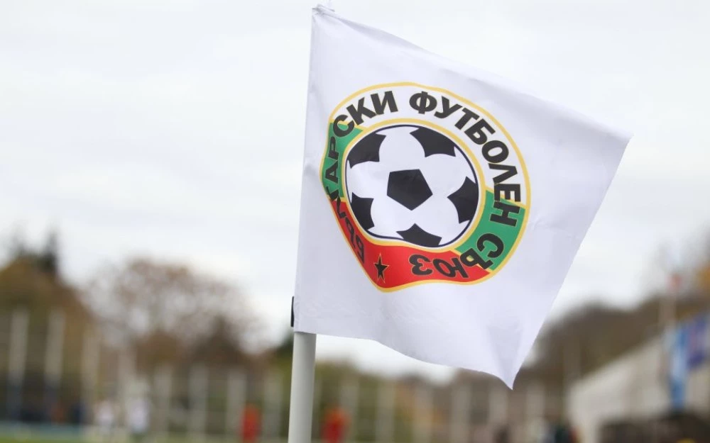 Дисциплинарната комисия увеличава наказанията за пиротехника и бомбички, намаляват за псувни