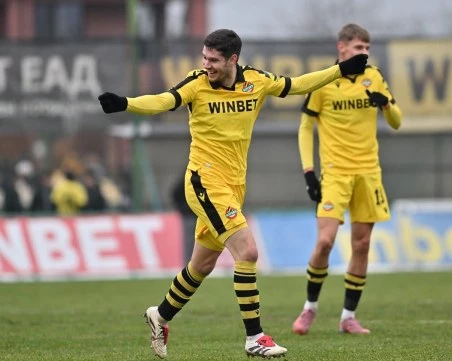 Ботев предлага нов договор на Балоянис, очаква отговора му