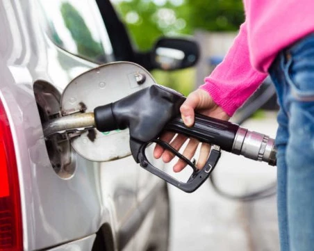 Черно на бяло: Къде в Европа горивото поскъпна най-много?