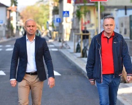 Кметът инспектира обновена ключова градска зона в центъра на Пловдив