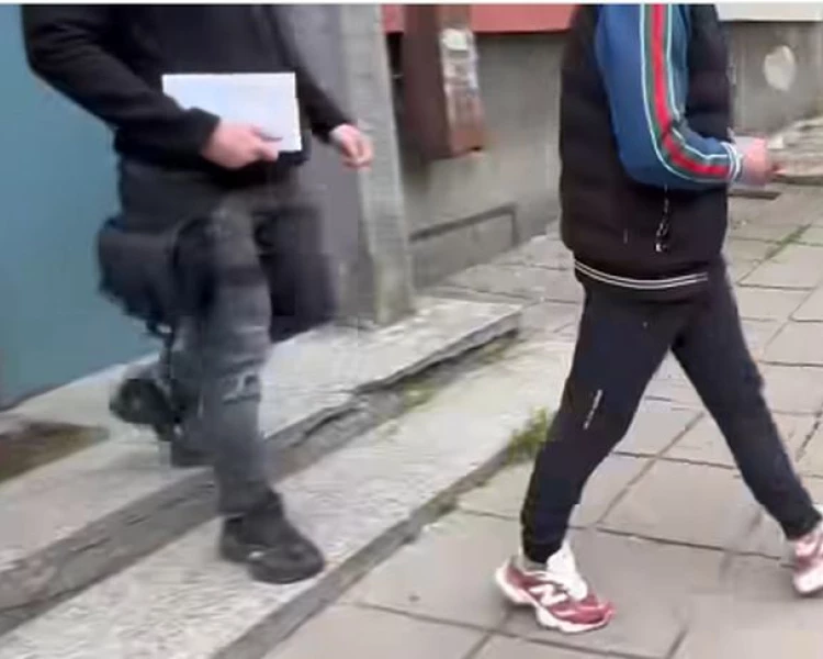 ГДБОП арестува мъж, съхранявал и разпространявал порнографски материали с малолетни ВИДЕО