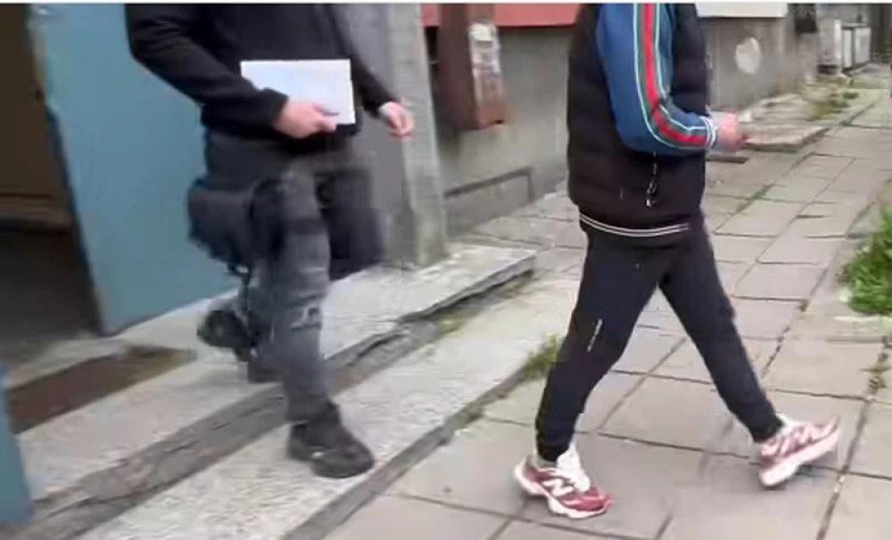 ГДБОП арестува мъж, съхранявал и разпространявал порнографски материали с малолетни ВИДЕО