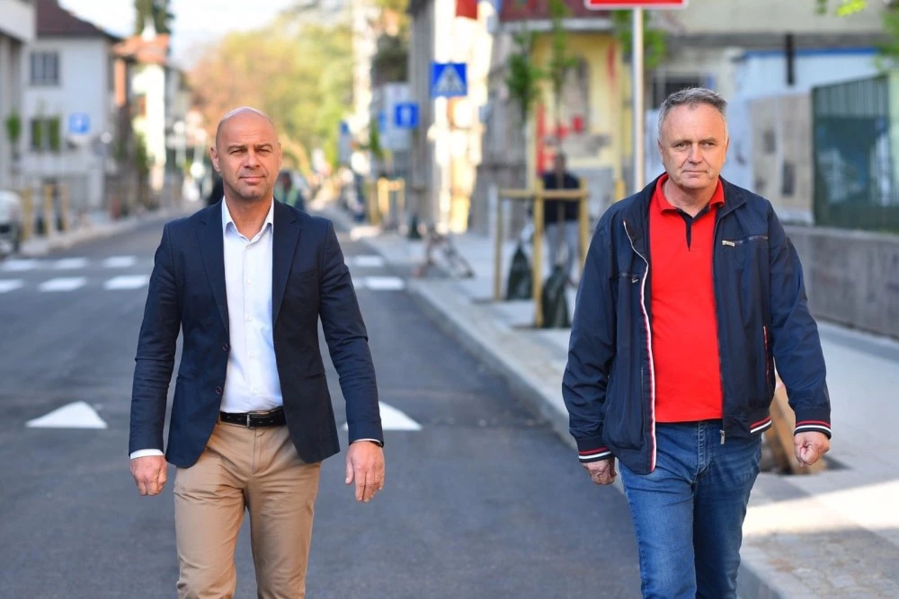 Кметът инспектира обновена ключова градска зона в центъра на Пловдив