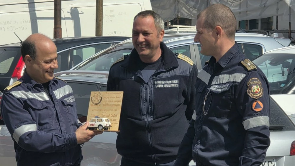 Пожарникарската служба изпрати в пенсия инспектор Марин Събев от Пловдив след 40 години отдаденост