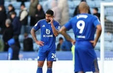 Десет години след шокиращата титла във Висшата лига Лестър изпадна в Лига 1