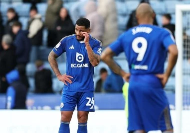 Десет години след шокиращата титла във Висшата лига Лестър изпадна в Лига 1