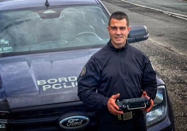 Граничен полицай помогнал при спасяването на хората от падналия автобус край Малко Търново