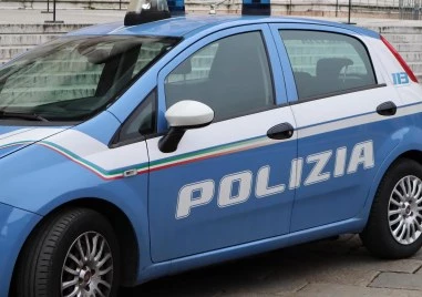 Майка скочи с трите си деца от балкон в Италия, докато бащата спял