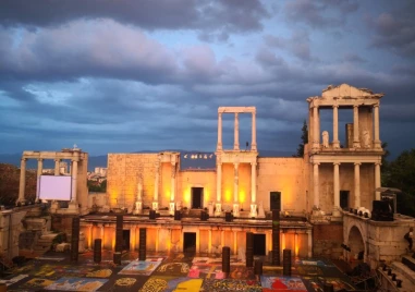 Силно лято на Античния: Десетки концерти на любими артисти и спектакъл на Садек Берабах забавляват пловдивчани