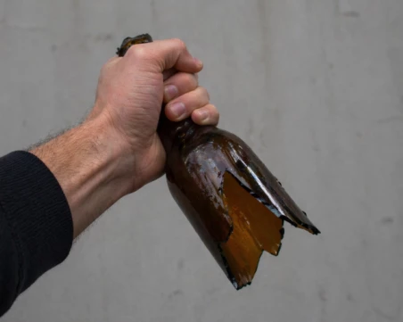 Фен на ЦСКА строшил бутилка в главата на привърженик на Лудогорец