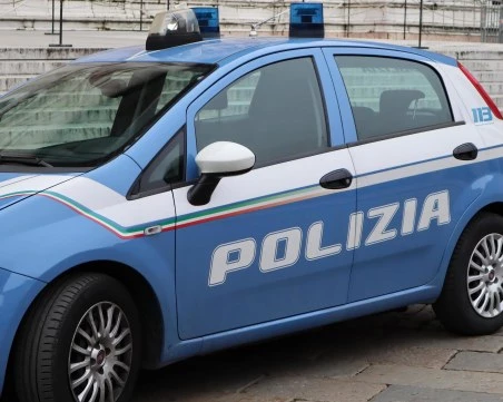 Майка скочи с трите си деца от балкон в Италия, докато бащата спял