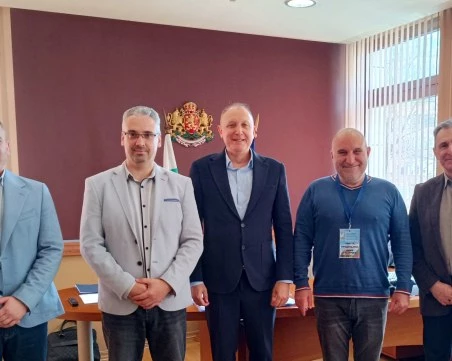 Областният управител проф. Владислав Попов отличи работата на двете районни избирателни комисии в Пловдив