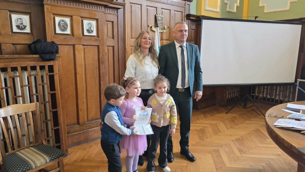 Деца превърнаха отпадъци в изкуство: Пловдив награди най-добрите в еко конкурса