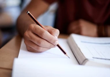 ВАС отмени ключови текстове за оценяването на матурите