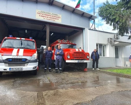 Командир на екип от пожарната в Съединение бе тържествено изпратен в заслужен отдих