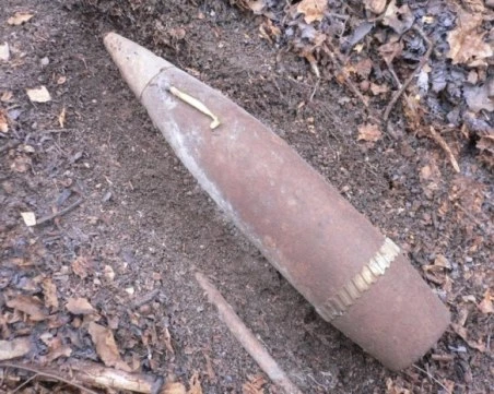 Турист откри снаряд в планината и го отнесе в музей