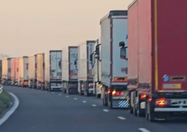 20-километрова колона от тирове преди ГКПП Капитан Андреево