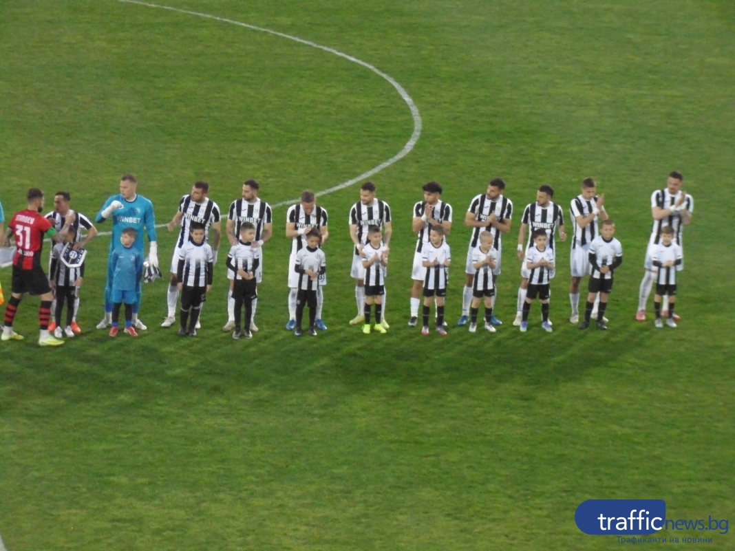 Локо стартира плейофите с домакинство на Лаута