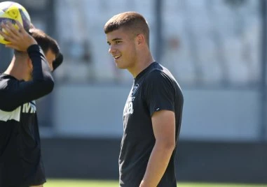 Юноши се включиха в тренировките на първия отбор на Локо