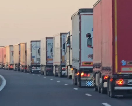 20-километрова колона от тирове преди ГКПП 