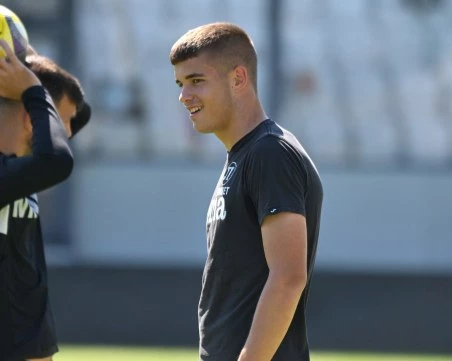 Юноши се включиха в тренировките на първия отбор на Локо