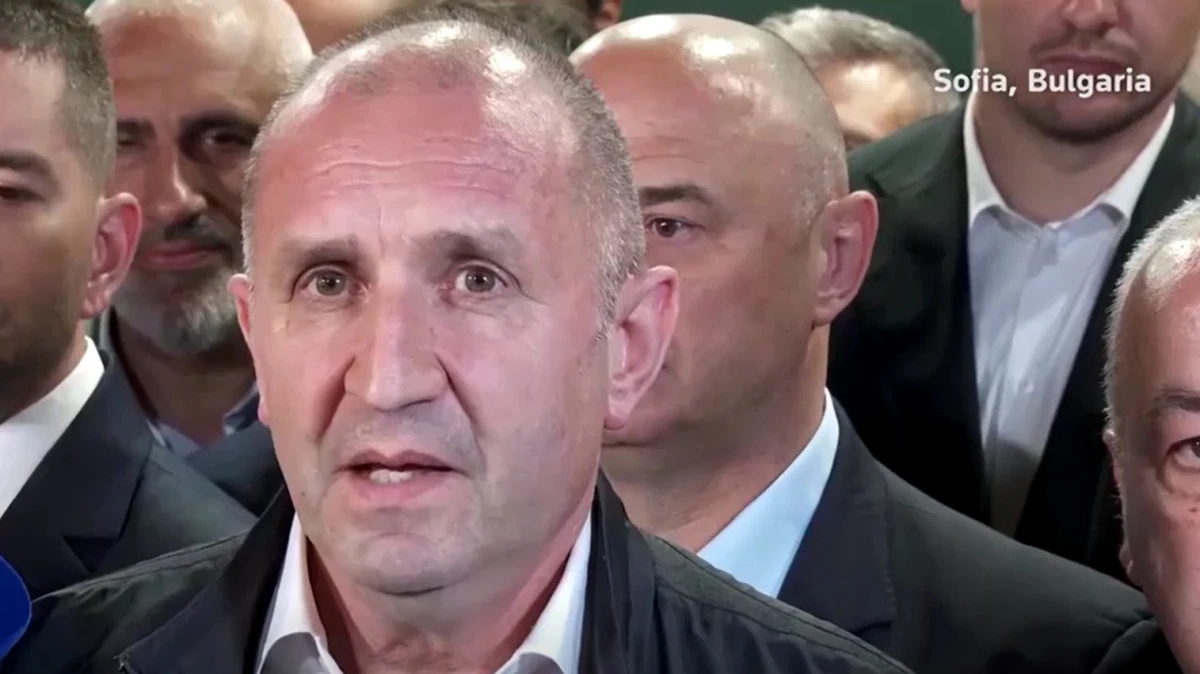 Ако мълчанието е злато, Радев и формацията му вече притежават Форт Нокс