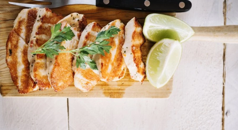 Бърза рецепта за пилешко филе с чесън и лимон