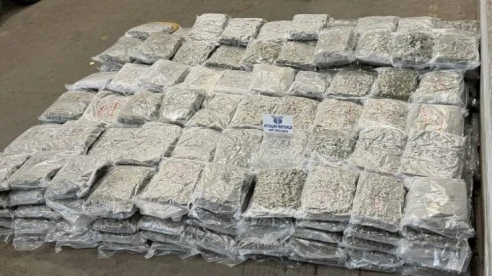 Митничари задържаха близо 363 кг марихуана на Лесово
