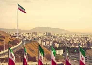 Иран: САЩ търсят начин да се измъкнат от войната, запазвайки достойнството си