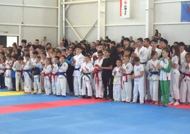 Над 400 състезатели мерят сили на Държавното първенство по джу джицу в спортна зала „Рогош