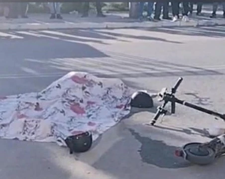 Блъснаха тротинеткаджия в Столипиново, на място гъмжи от полиция