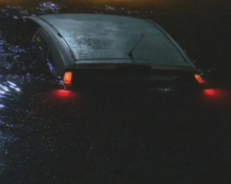 Кола с петима тийнейджъри падна в река във Франкфурт, има загинал и ранени