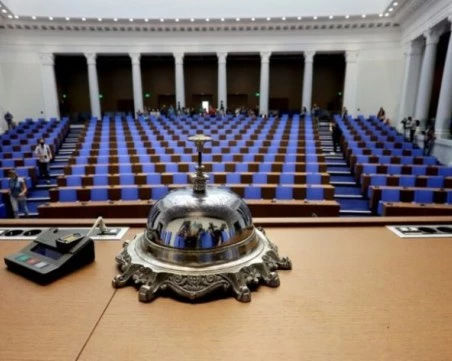 Очаква се президентът да свика първото заседание на 52-рото НС в четвъртък