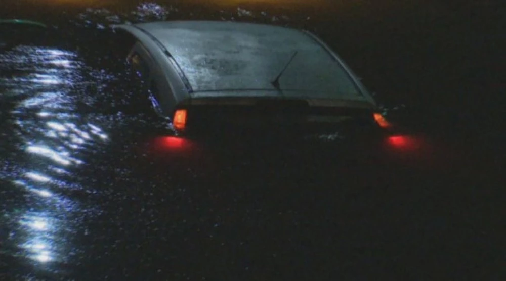 Кола с петима тийнейджъри падна в река във Франкфурт, има загинал и ранени