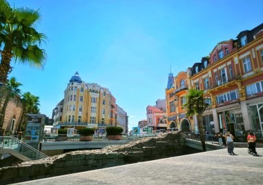 Температурите леко падат, но остава слънчево в Пловдив и днес