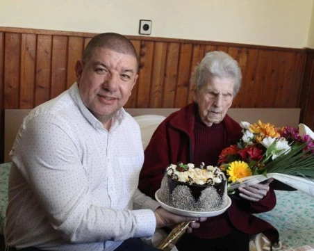 Кметът на Кричим поздрави столетница