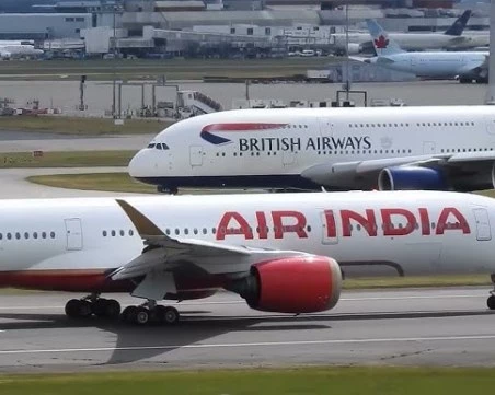 Пожар избухна в двигателя на самолет, има ранени