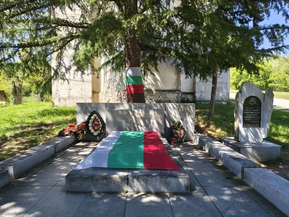 Български знамена и исторически факти за Сандански посрещнаха активисти на ОМО „Илинден