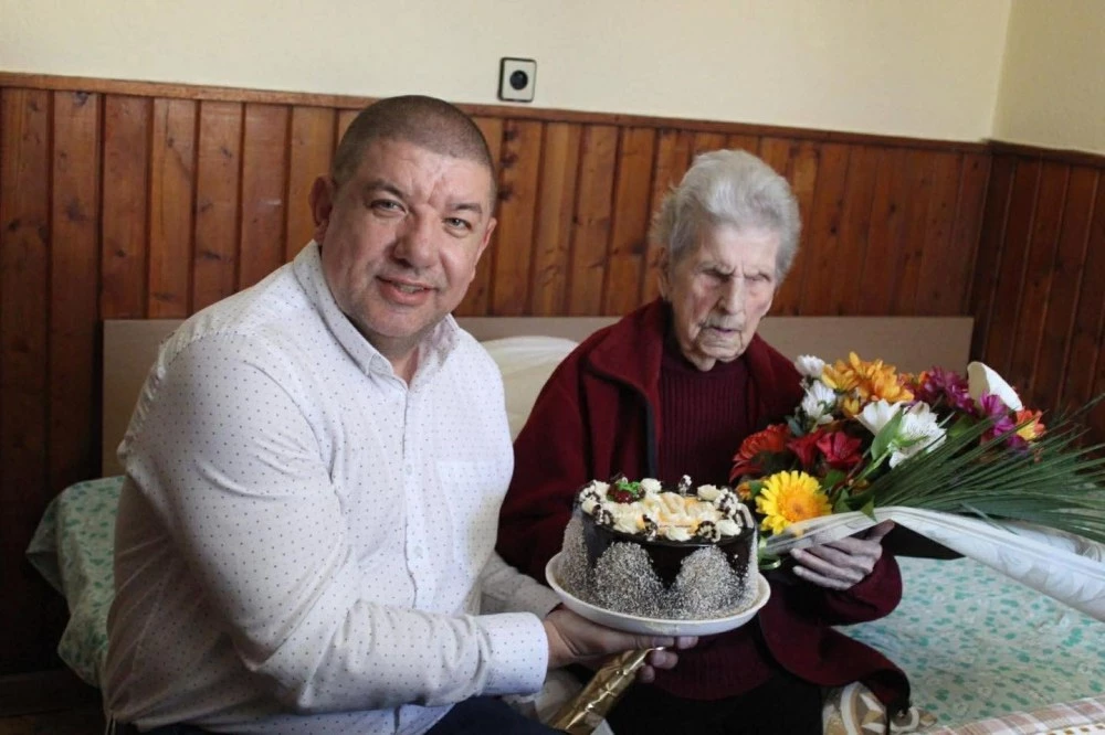 Кметът на Кричим поздрави столетница