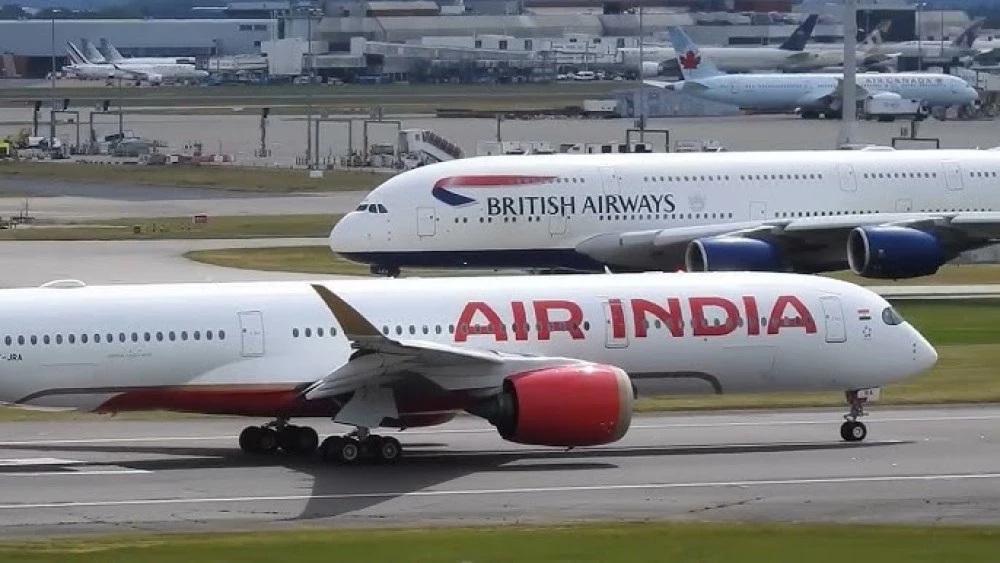 Пожар избухна в двигателя на самолет, има ранени