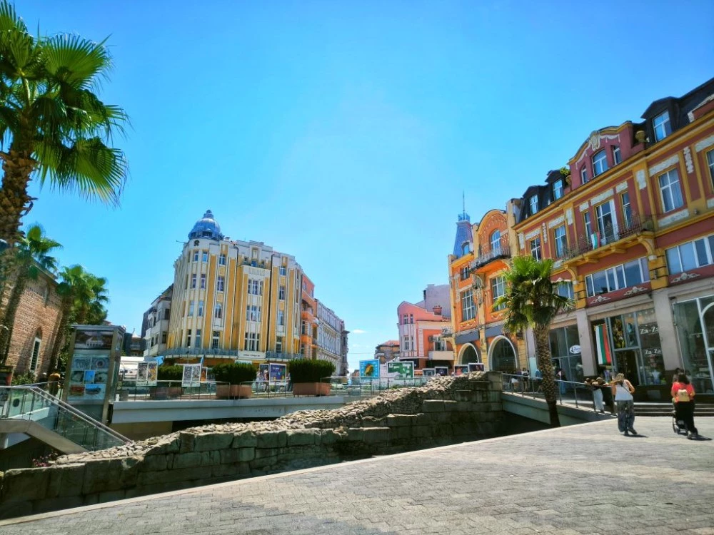 Температурите леко падат, но остава слънчево в Пловдив и днес