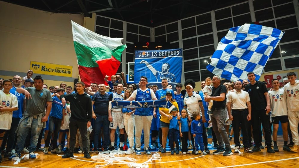 В последния мач на Асен Великов: Академик загуби от Левски в драма