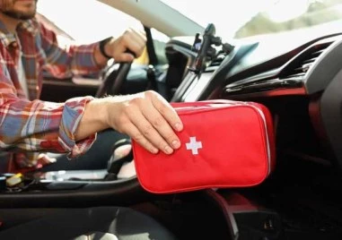 Гърция отложи новите аптечки за коли за началото на 2027 г.