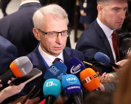 Денков: Далеч сме от това да сме една партия с ДБ, ние сме центристи