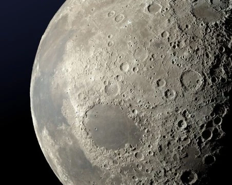 Китай откри два нови минерала в лунни проби