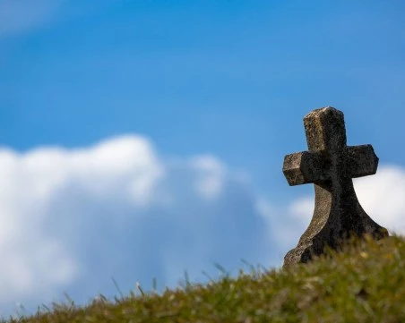 Три жени погребаха тайно възрастен мъж, за да продължат да взимат пенсията му