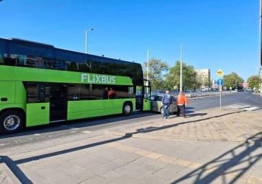 Междуградски автобус и лека кола се блъснаха на Сточна гара в Пловдив