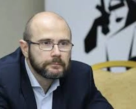 Андрей Янкулов: Сарафов изчака преформатиране на политическия терен, за да се оттегли