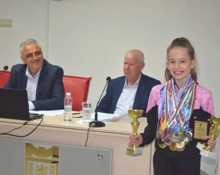 Общински съвет – Марица отличи двама млади таланти за високи постижения